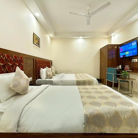 Hotel Emblem Suites- Near Delhi Airport Nova Deli Exterior foto
