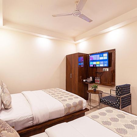 Hotel Emblem Suites- Near Delhi Airport Nova Deli Exterior foto
