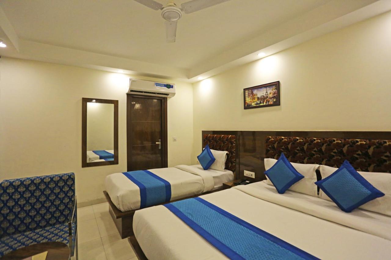 Hotel Emblem Suites- Near Delhi Airport Nova Deli Exterior foto