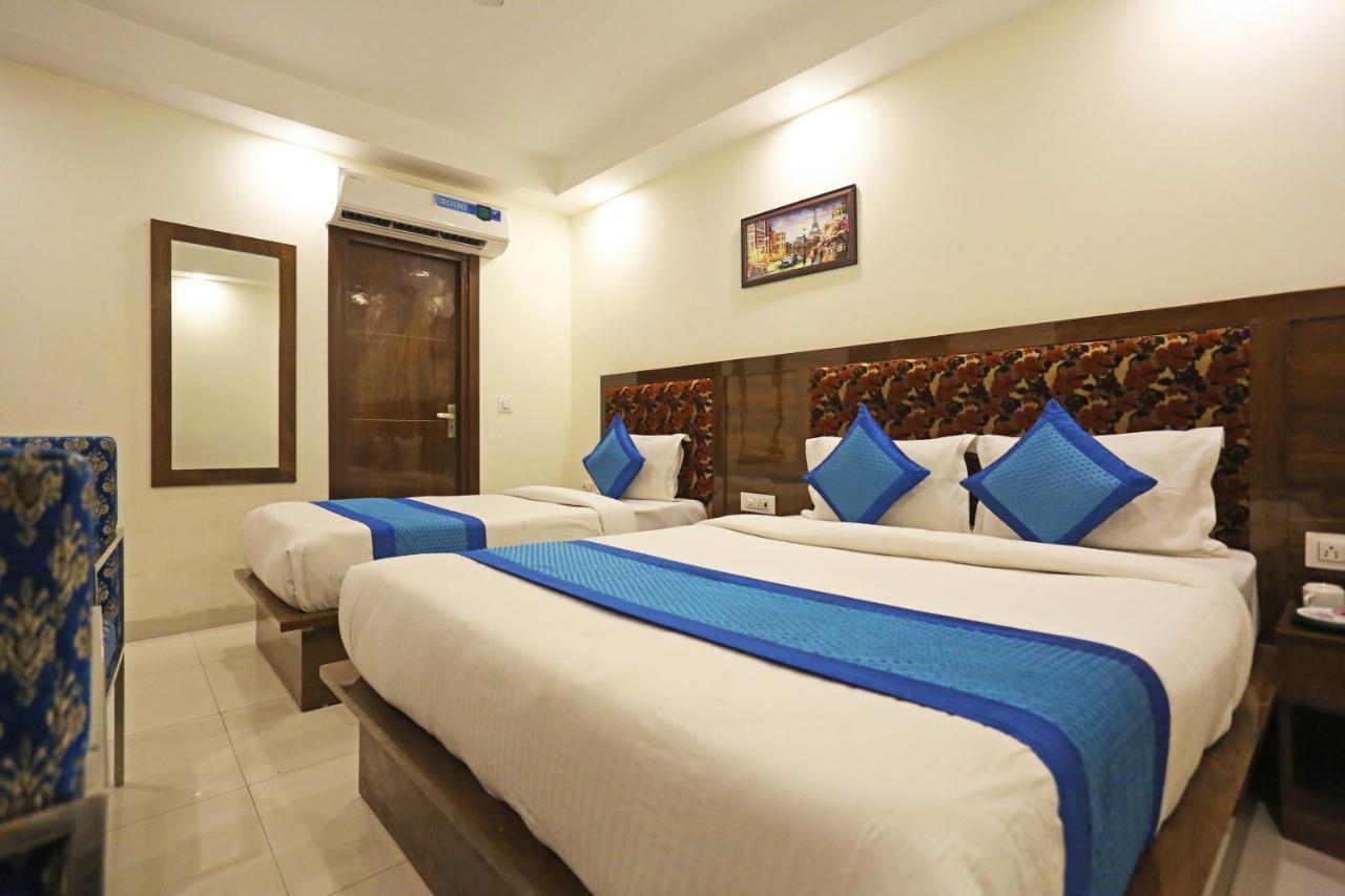 Hotel Emblem Suites- Near Delhi Airport Nova Deli Exterior foto