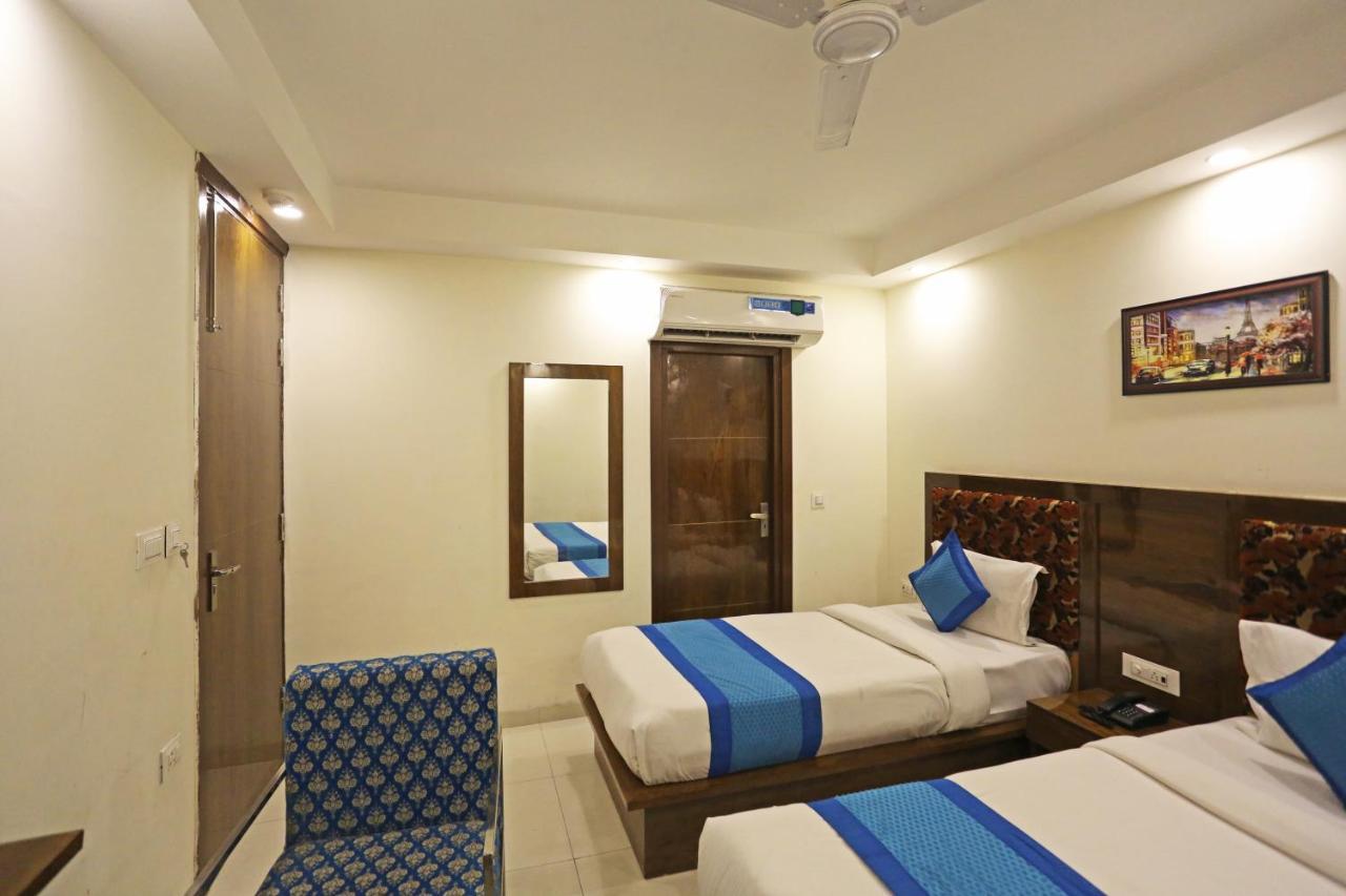 Hotel Emblem Suites- Near Delhi Airport Nova Deli Exterior foto