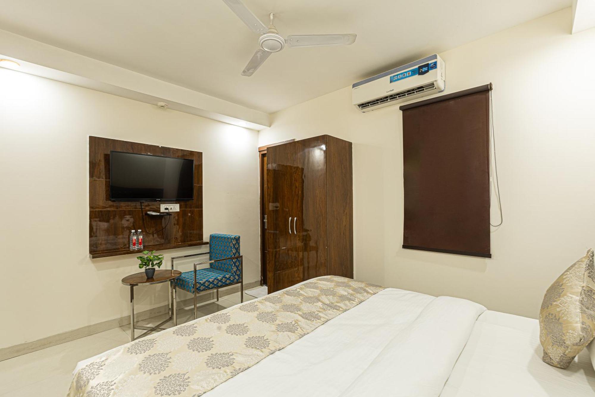 Hotel Emblem Suites- Near Delhi Airport Nova Deli Exterior foto